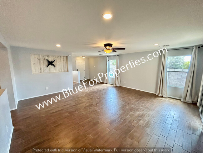 Foto del edificio - 5706 W King Snake Dr