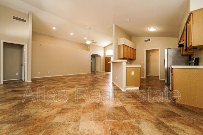 Building Photo - 1486 W Sand Pebble Dr