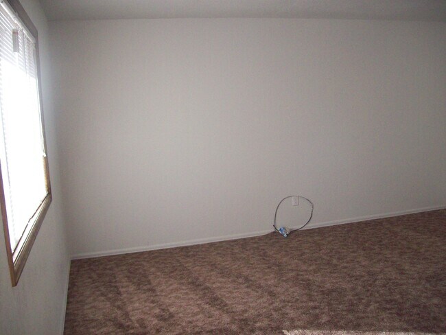 Building Photo - 204 Spruce Dr