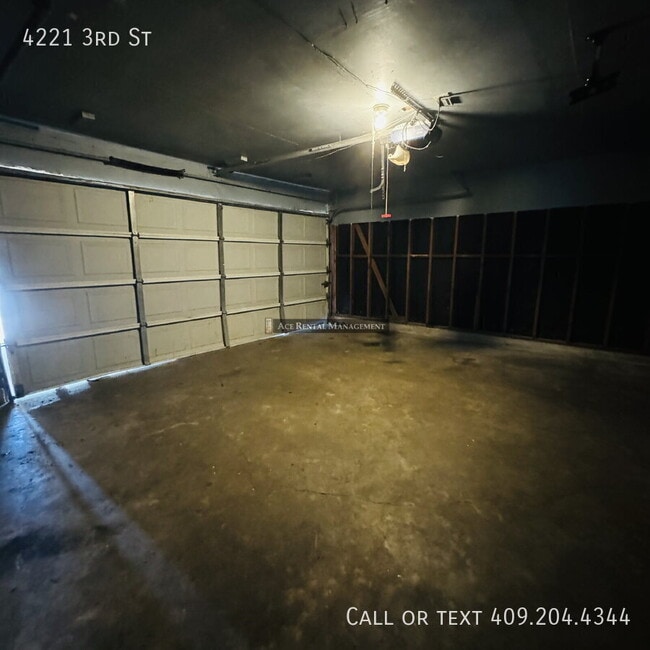 Building Photo - 4221 3rd St