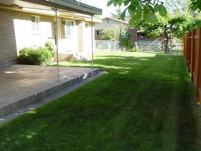 Fenced Yard - 460 S 800 W