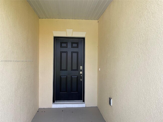 Building Photo - 223 SE Sims Cir