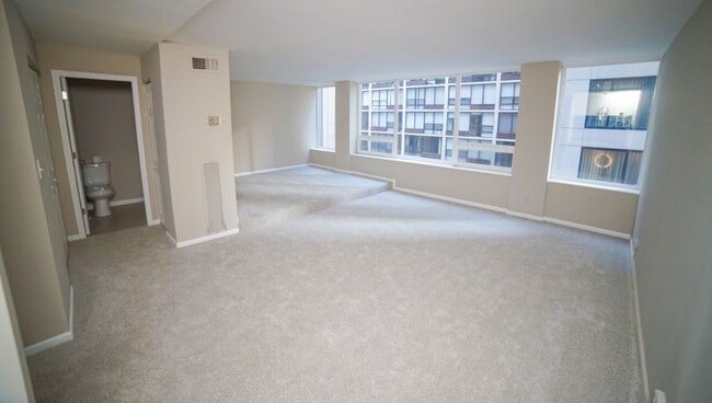 Building Photo - 233 E Erie St