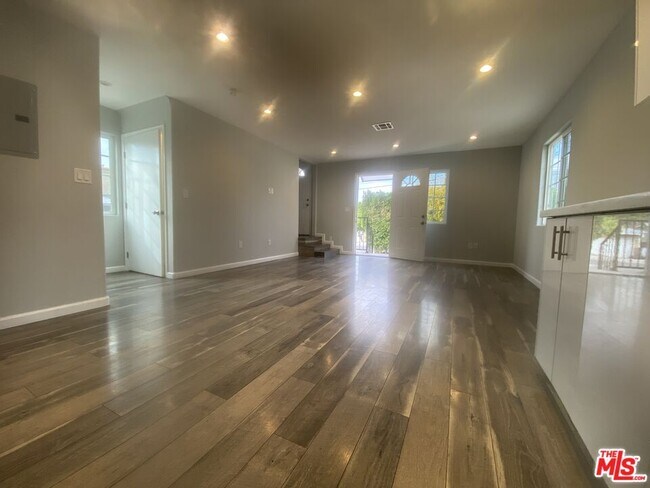 Foto del edificio - 8448 Fenwick St