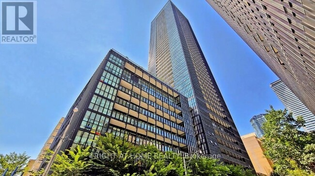 Building Photo - 101 Charles St E