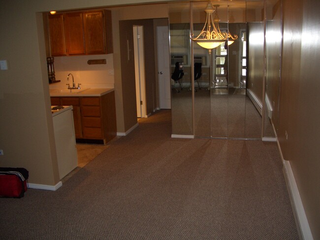 Building Photo - 8811 Schneider Ave