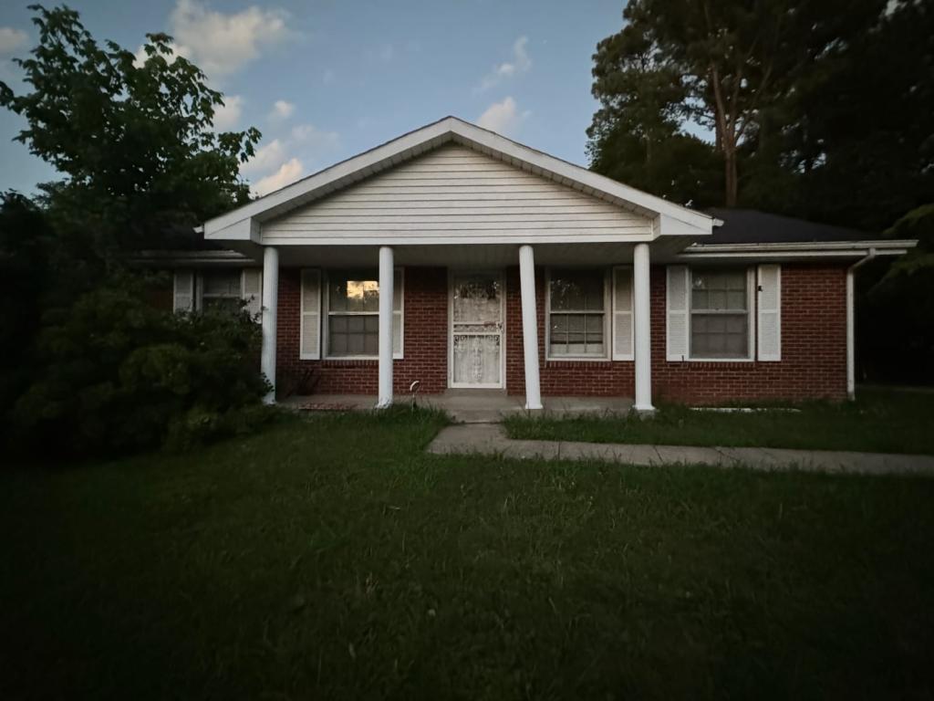 Primary Photo - 2815 Trenton Rd