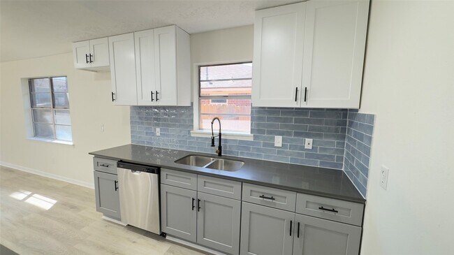 Foto del edificio - 829 Canfield St