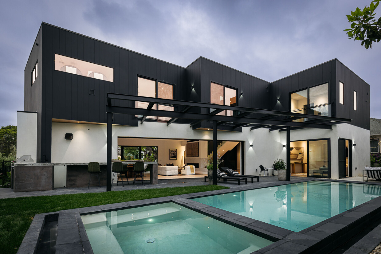 Foto principal - 5988 W 76th St