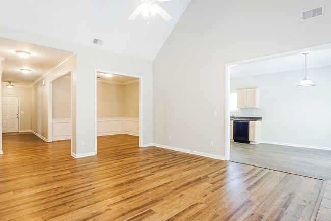Building Photo - 325 Bedford Cir