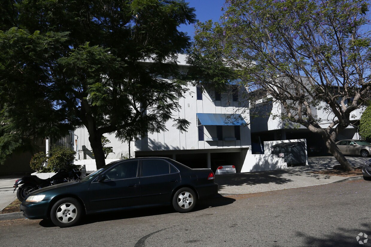 Foto del edificio - 3535 Jasmine Ave