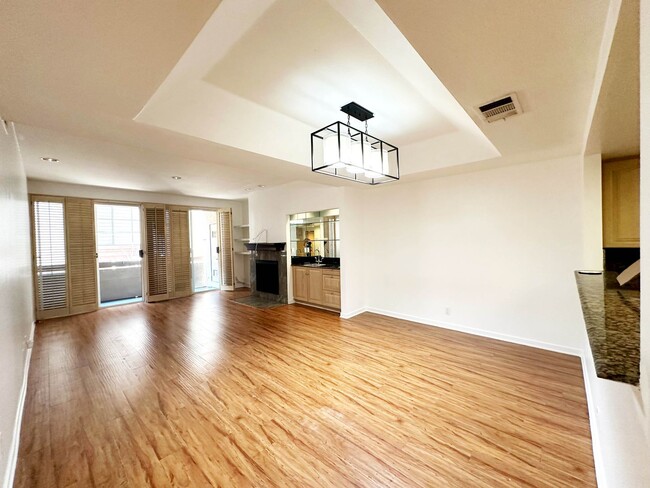 Foto del edificio - Spacious 2 bedroom condo in West LA