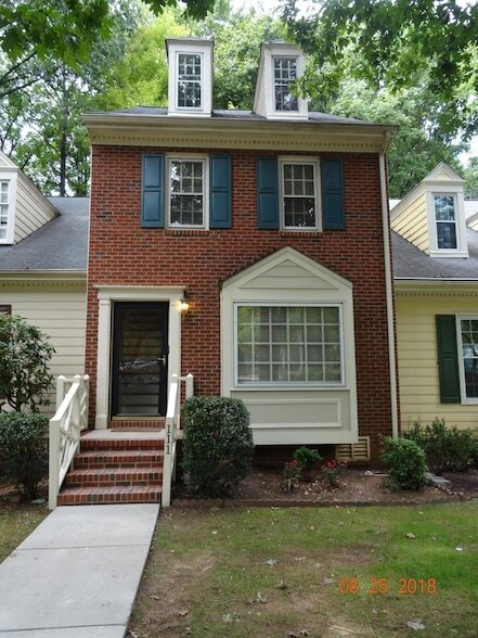 Primary Photo - 111 Hedgerow Ct