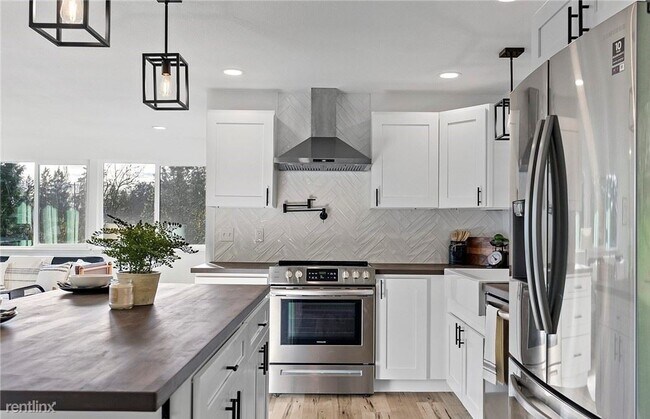 Building Photo - 9509 Silverdale Loop Rd NW