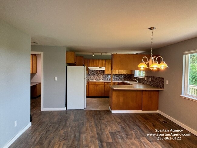 Building Photo - 2405 S Meridian