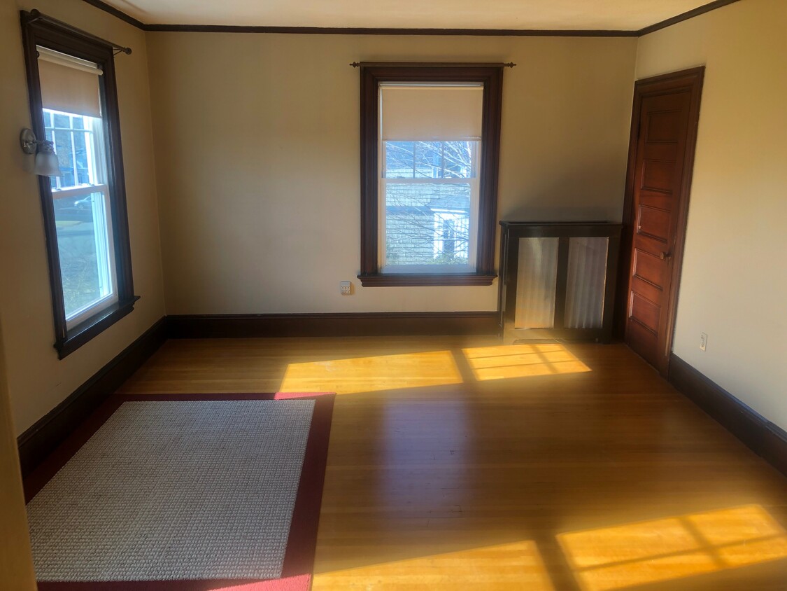 Primary Photo - 122 Elm St