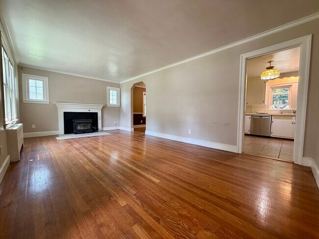 Building Photo - 18 Zenith Dr