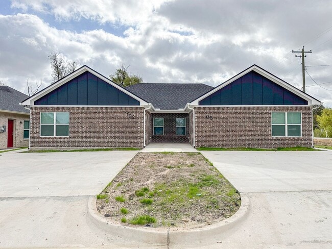 Building Photo - 106-102 Vitava Dr