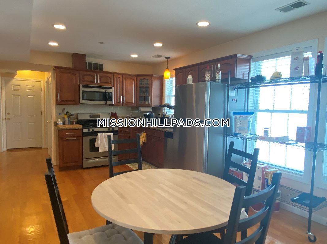 207 Hillside St Unit 1, Crossing, MA 02120 Apartments in Crossing, MA