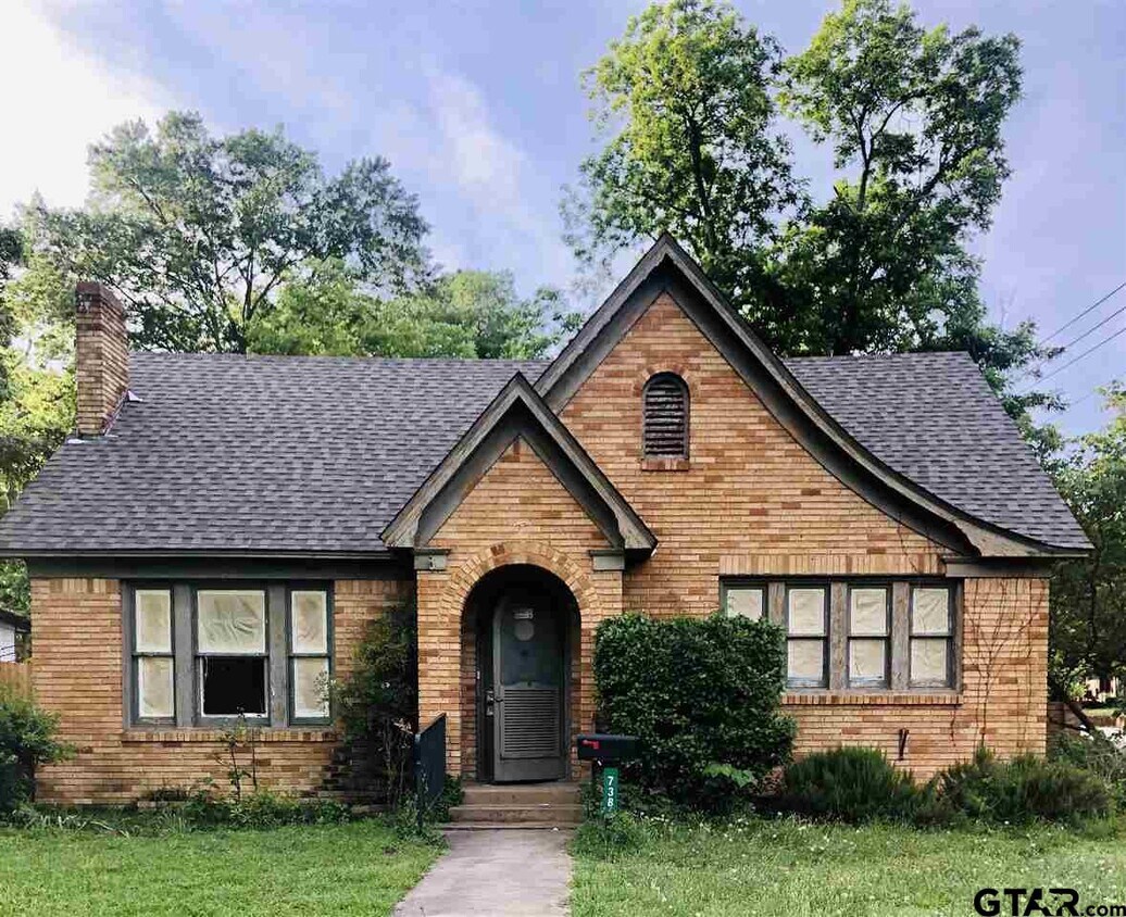 Foto principal - 738 San Antonio St