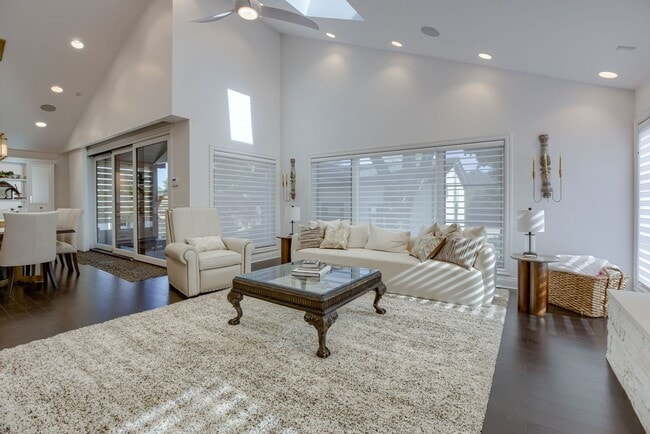 Building Photo - Fully Furnished 5-Bedroom with High-End Fi...