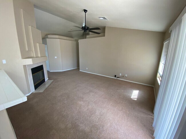 Foto del edificio - Beautiful 3 bed/2 bath home located in the...
