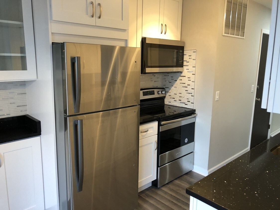 Foto principal - 5605 Lakeside Dr