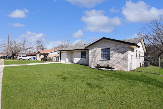 Building Photo - 1202 Dryden Ave