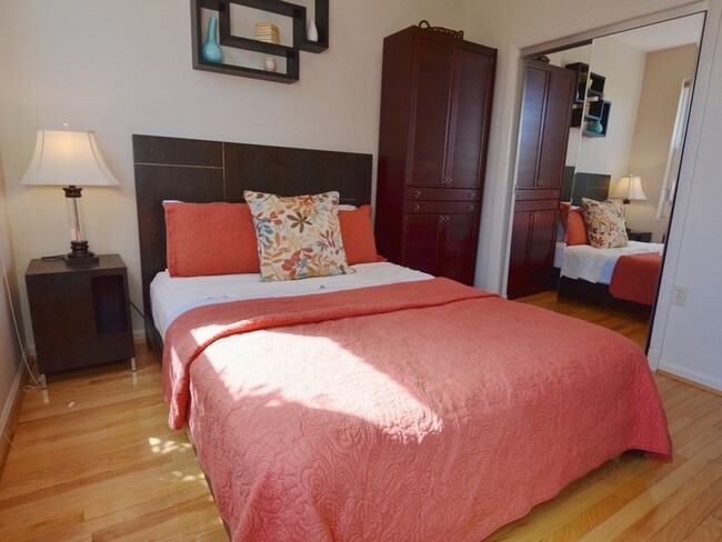 Building Photo - 1512 10th Street NW Apt 4
