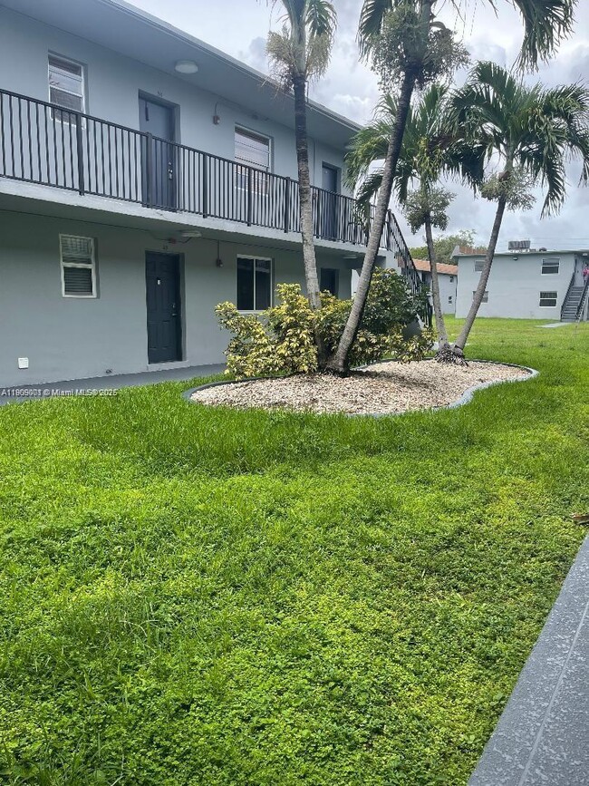 Building Photo - 4300 SW 67th Ave