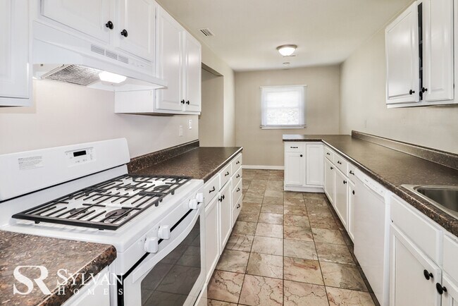 Foto del edificio - This cute home is ready for your personal ...