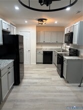 Building Photo - 221 W Kelly Ave