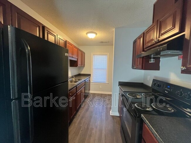 Building Photo - 3127 Woodpecker Ct