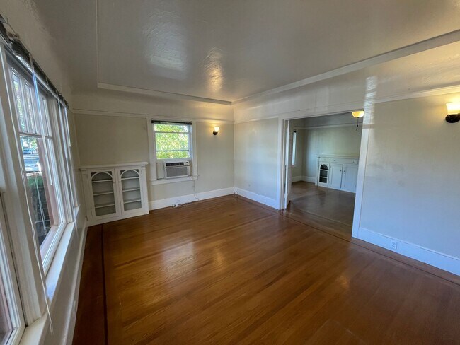 Foto del edificio - Charming one-bed, one-bath apartment in Midtown