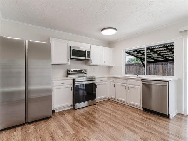 Foto del edificio - 5920 Maple Ln