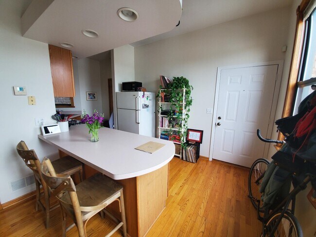 Foto del edificio - 1427 N Wood St