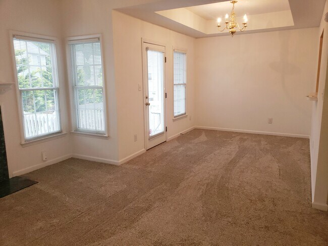 Comedor - 8231 Hempshire Pl