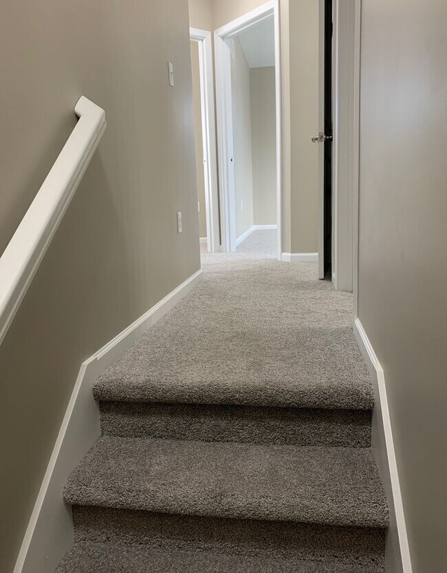 Foto del edificio - Duplex Move in Ready!