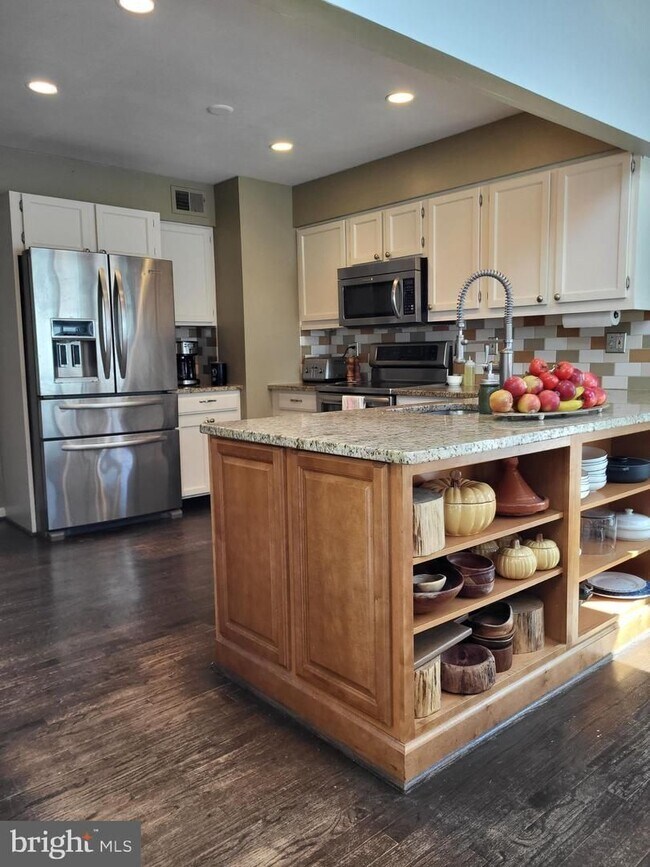 Foto del edificio - Beautiful 4 Bedroom Home in Potomac Crossing