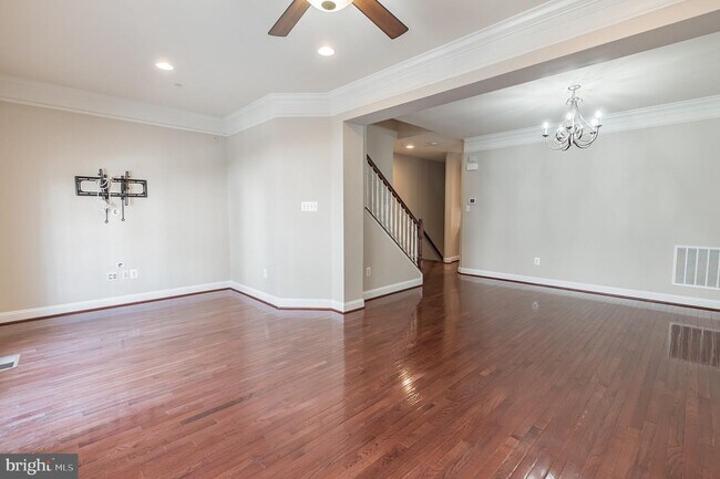 Building Photo - 513 Girard St