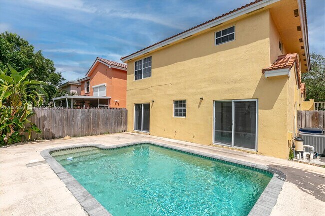 Foto del edificio - 2592 W Saratoga Dr