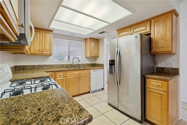 Building Photo - 1745 Los Feliz Dr