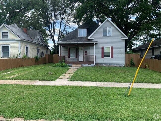 Building Photo - 930 W Poplar St