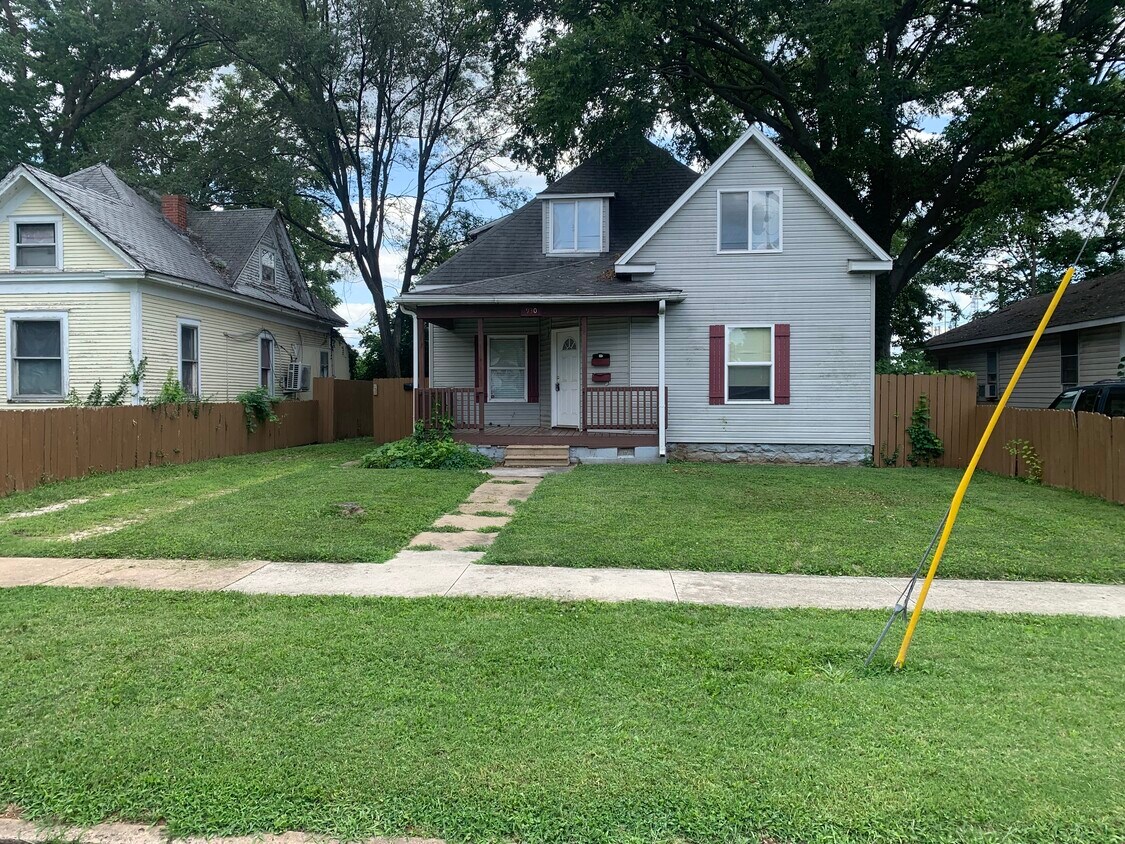 Foto principal - 930 W Poplar St