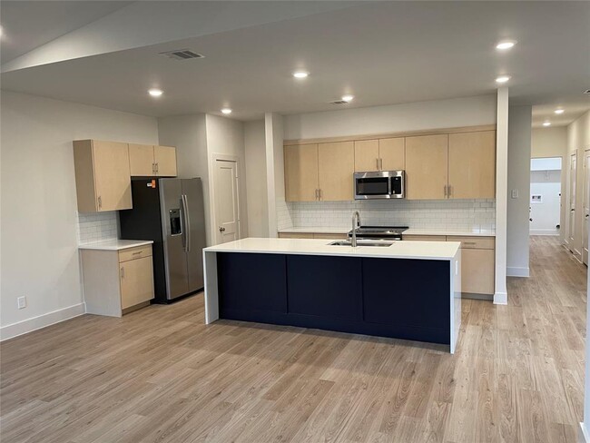 Building Photo - 2529 Appian Way