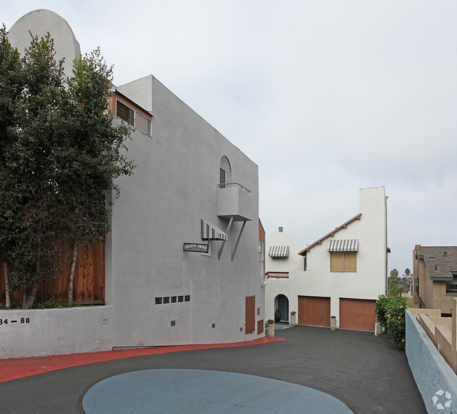 Foto del edificio - 4584-4588 W Point Loma Blvd
