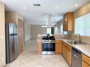 Building Photo - 11260 Sandrone Ave