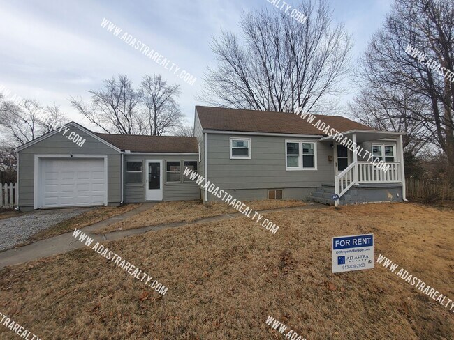Foto del edificio - Spacious Raytown Home-Available NOW!!