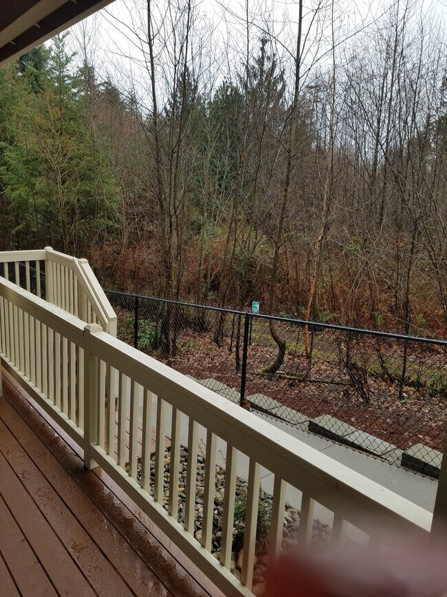 Building Photo - High end town home in perfect location