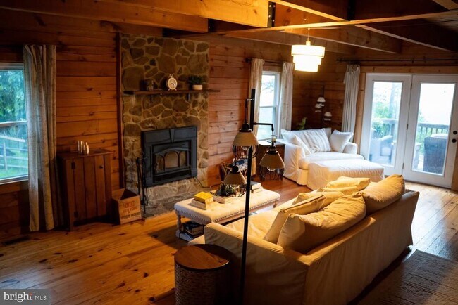 Foto del edificio - 259 Lazy Livin Ln